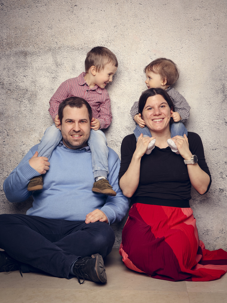 Denise und Simon mit Aaron und Aurelian